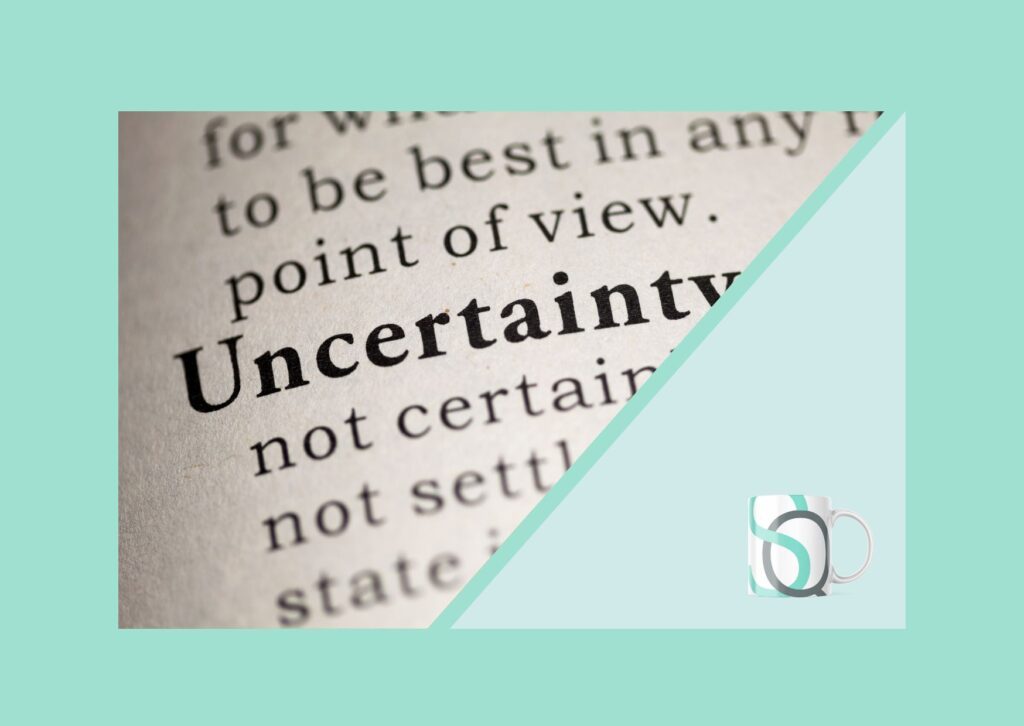 Palabra ‘uncertainty’ destacada en un diccionario, simbolizando el reto de los consejos de administración ante un entorno incierto