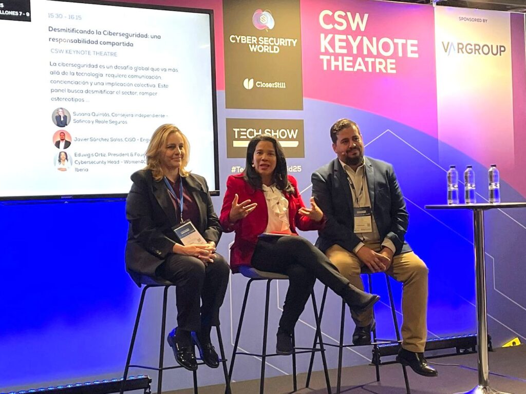 Panel de expertos en ciberseguridad con Susana Quintás, Eduvigis Ortiz y Javier Sánchez Salas en Cyber Security World Madrid 2025.