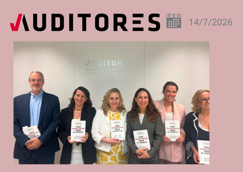 Grupo de profesionales en Auditores con el libro Cómo transformar desde el consejo, de Susana Quintás, Patxi Barceló, Myriam Alcaide, Inmaculada Sánchez Ramos, Joaquina Garrido-Arroquia, Marga García, Manuel Monterrubio y Amaya Aragón.